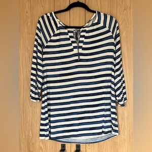 Size Large LulaRoe cute blue and white stripe 3/4 sleeve tunic.
